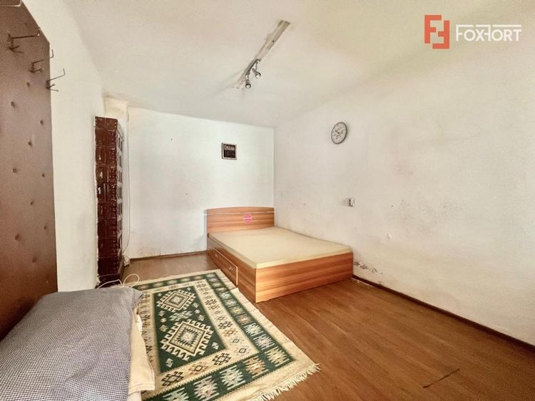 Casă individuală cu 6 camere cu Canalizare în Lipovei