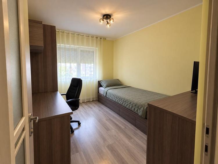 Apartament cu 3 camere decomandat în Central
