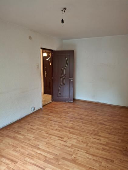 Apartament cu 2 camere decomandat în Crângași