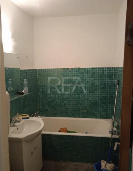 Apartament cu 3 camere semidecomandat în Drumul Taberei