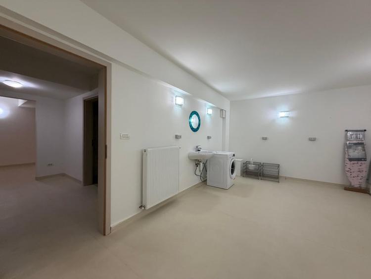 Casă individuală cu 9 camere cu Piscina în Iancu Nicolae