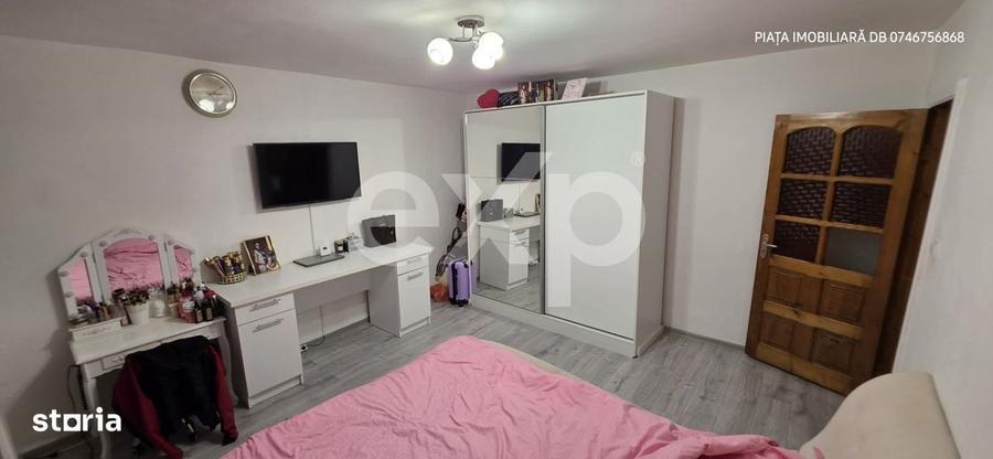 Apartament cu 2 camere decomandat în Micro 4