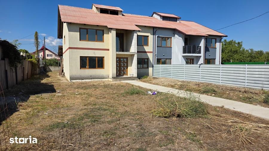 Casă cu 5 camere cu Teren 700 Mp în Garoafa