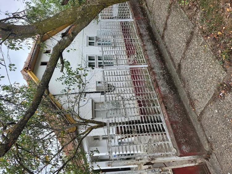 Casă cu 5 camere în Murani