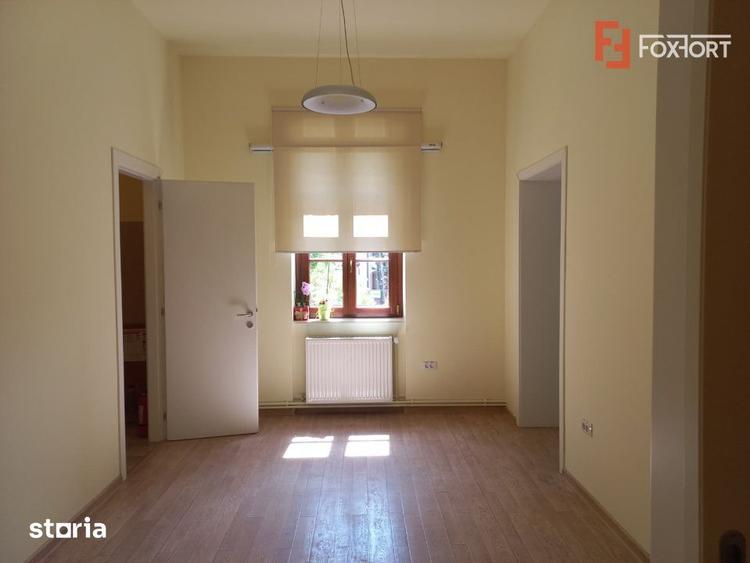 Apartament cu 3 camere decomandat în Badea Cârțan