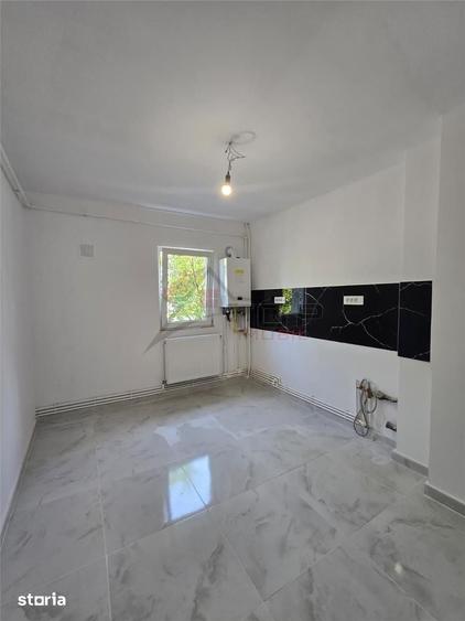 Apartament cu 4 camere decomandat în Dacia