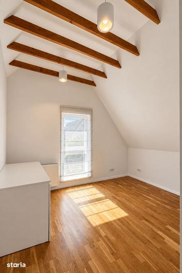 Casă cu 6 camere cu Teren 350 Mp în Central