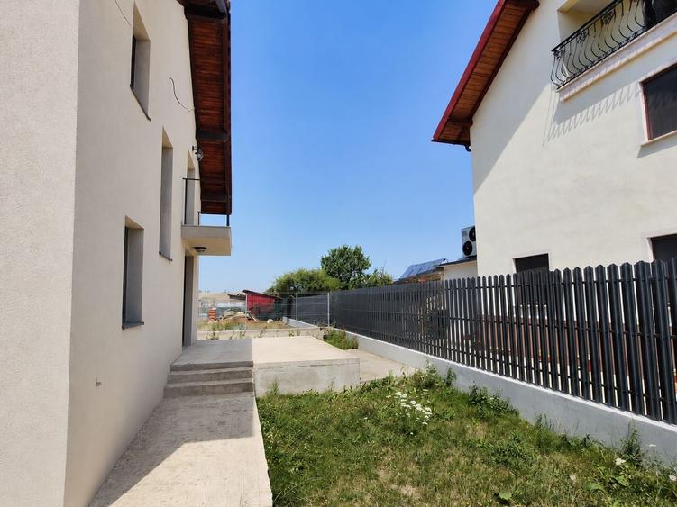 Casă individuală cu 4 camere cu Teren 300 Mp în Exterior Sud