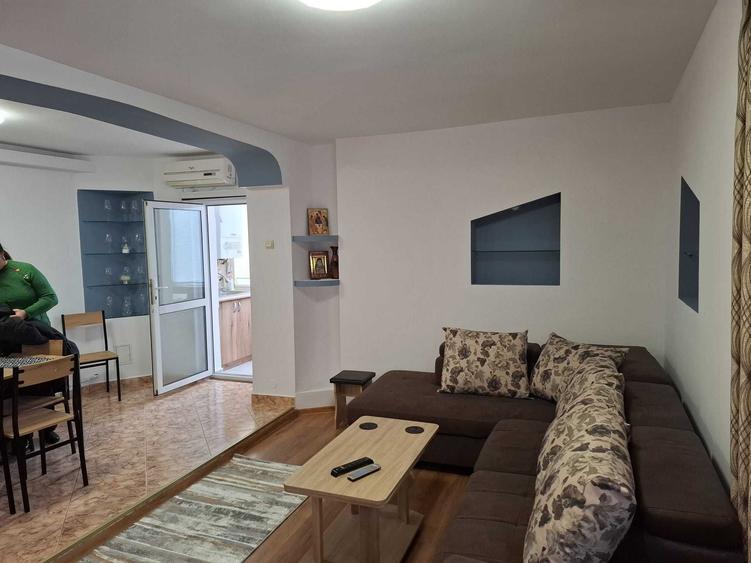 Apartament cu 4 camere decomandat în Exterior Vest
