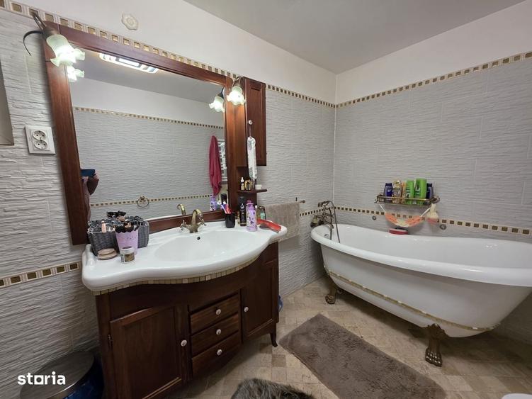Casă cu 4 camere cu Teren 700 Mp în Central