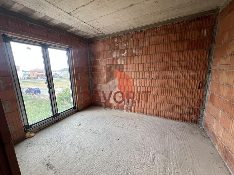 Duplex cu 4 camere cu Canalizare în Giroc