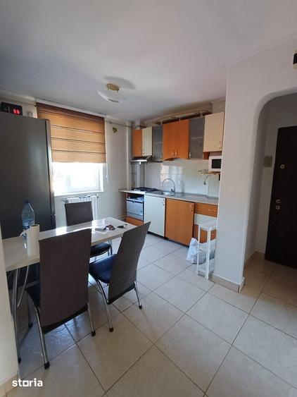 Apartament cu 3 camere decomandat, mobilat în Central