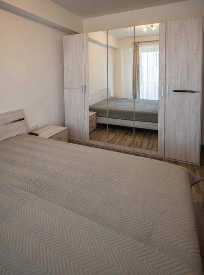 Apartament cu 3 camere decomandat, mobilat în Girocului