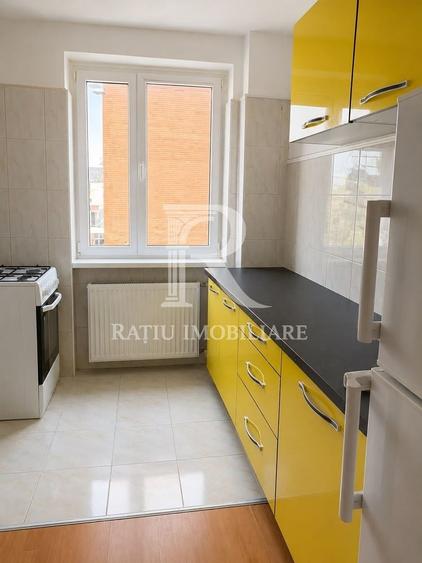Apartament cu 3 camere decomandat, mobilat în Central
