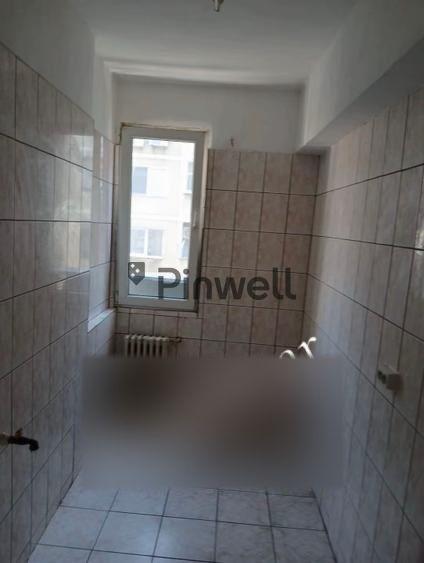 Apartament cu 3 camere semidecomandat în Cișmigiu