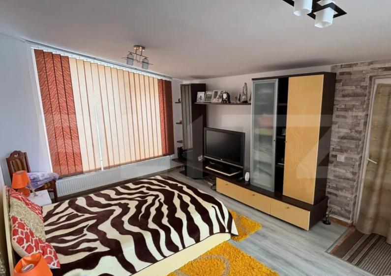 Casă cu 7 camere cu Teren 1300 Mp în Central