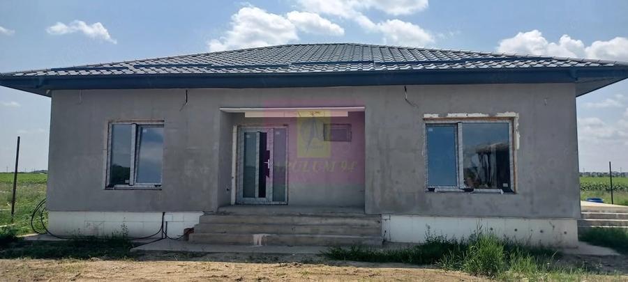 Casă cu 4 camere cu Teren 400 Mp în Săbăreni