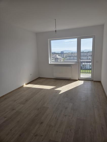Apartament cu 2 camere decomandat în Tractorul