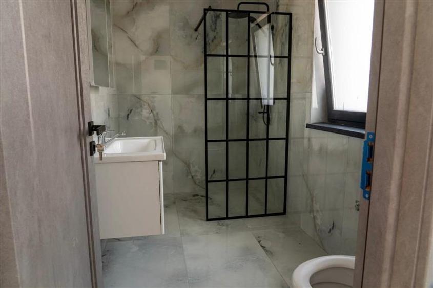 Casă cu 4 camere cu Teren 400 Mp în Berceni