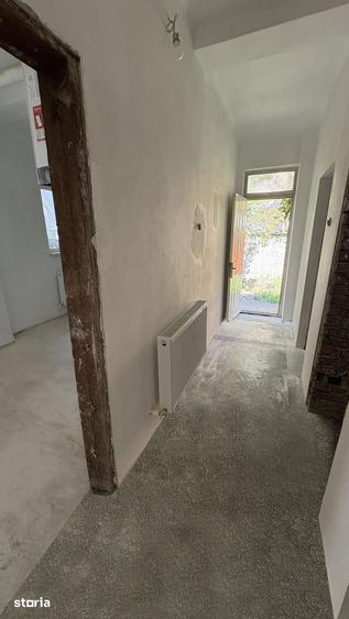 Casă cu 8 camere cu Teren 233 Mp în Decebal