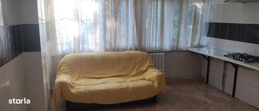 Casă cu 3 camere decomandat în Theodor Pallady
