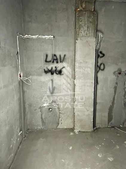 Apartament cu 4 camere semidecomandat în Alfa