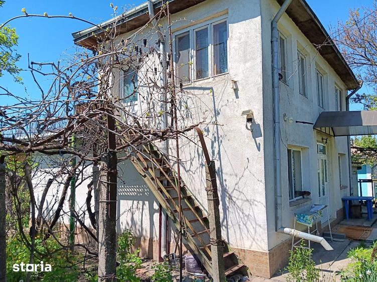 Casă cu 5 camere cu Teren 594 Mp în Trușești