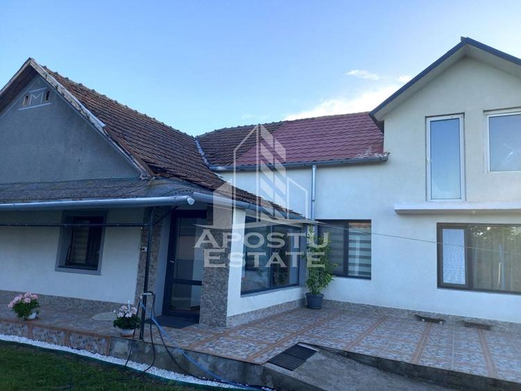 Casă individuală cu 8 camere cu Canalizare în Nord
