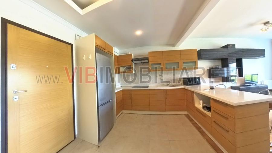 Apartament cu 2 camere semidecomandat, mobilat în Tei