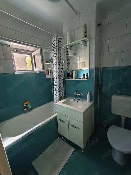 Apartament cu 3 camere semidecomandat în Micro 16