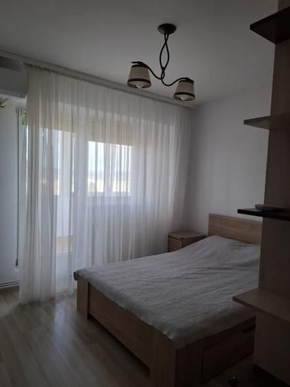 Apartament cu 3 camere decomandat, mobilat în Craiovei