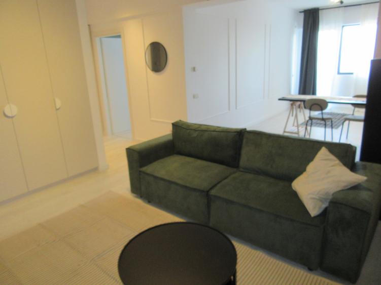 Apartament cu 2 camere semidecomandat, mobilat în Fundeni