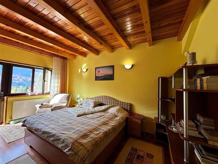 Casă individuală cu 4 camere cu Canalizare în Piatra Arsă