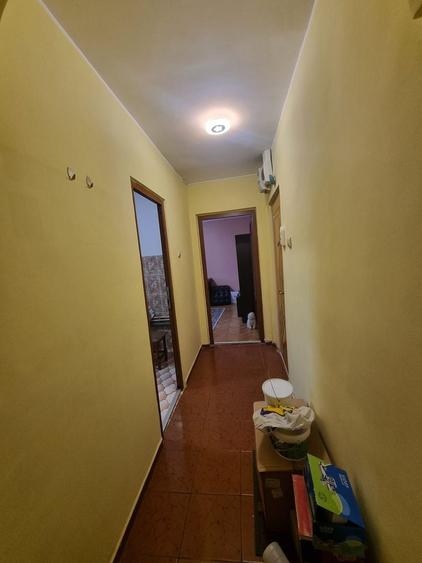 Apartament cu 3 camere decomandat, mobilat în Casa de Cultură