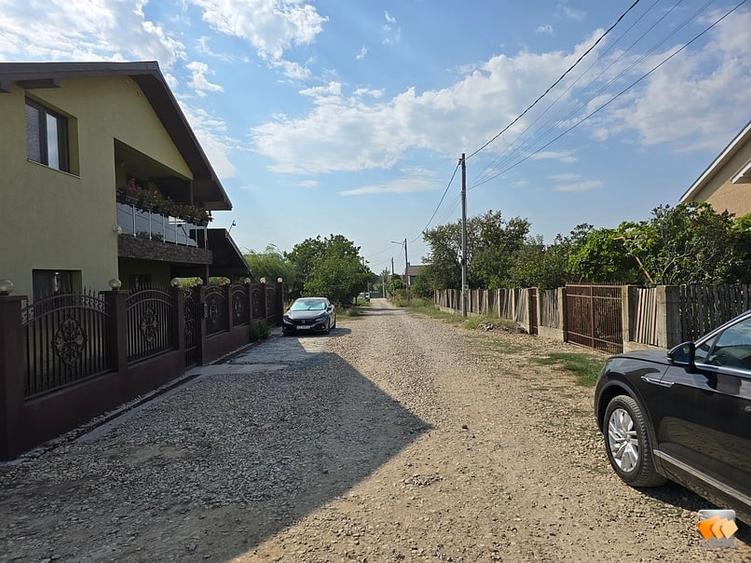 Teren Construcții intravilan de 450 mp, în Lazu