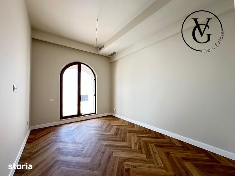 Casă cu 6 camere decomandat cu Piscina în Sud