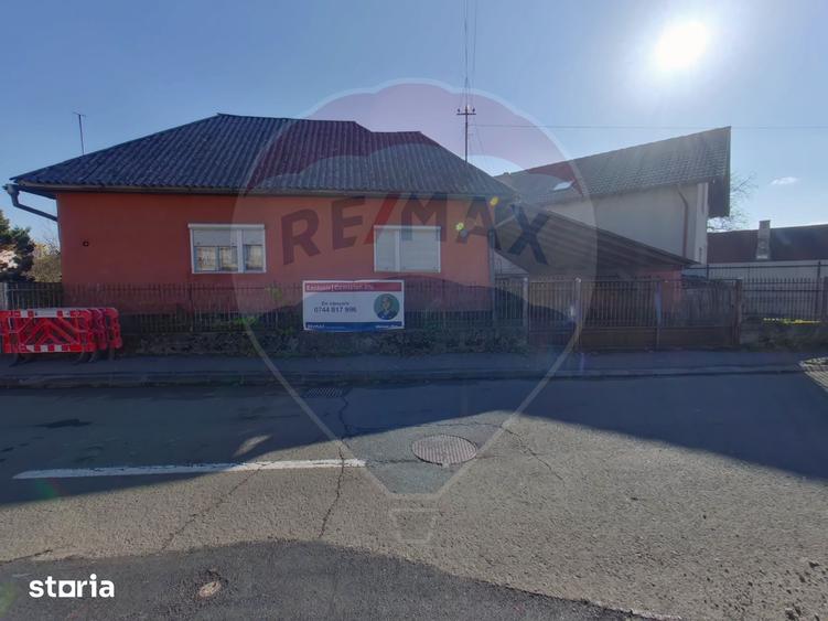 Casă cu 5 camere cu Teren 583 Mp în Sud