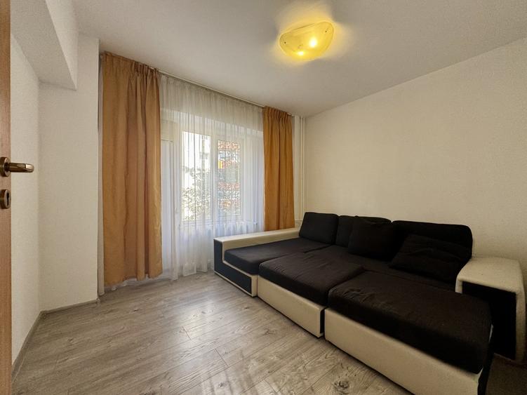 Apartament cu 3 camere decomandat, mobilat în Nerva Traian