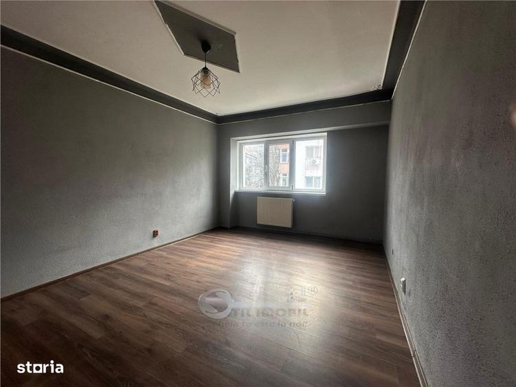 Apartament cu 2 camere decomandat în Podul de Fier