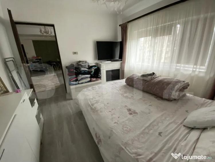 Apartament cu 4 camere decomandat în Central