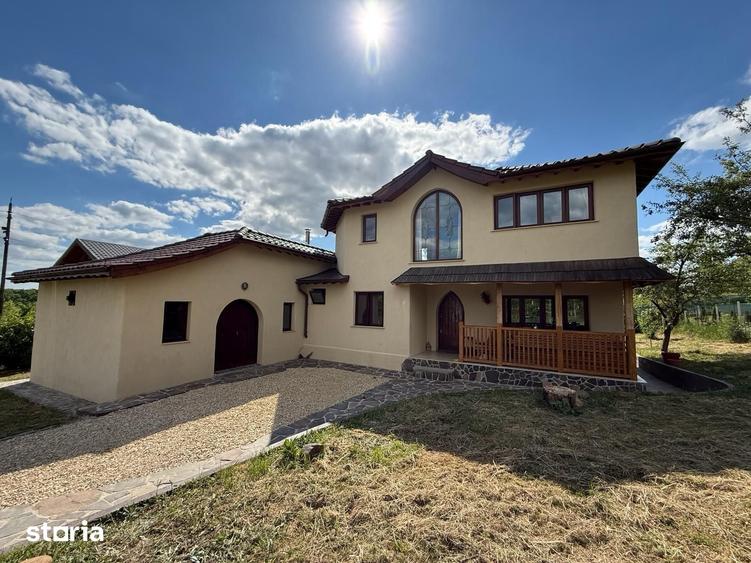 Casă cu 3 camere cu Teren 1100 Mp în Central