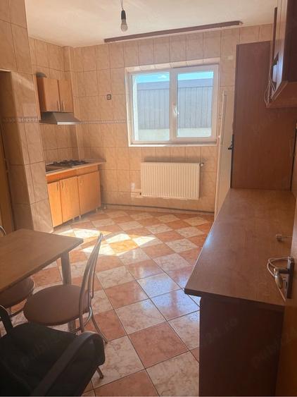 Casă cu 4 camere cu Teren 303 Mp în Giulești