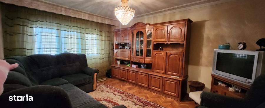 Apartament cu 3 camere decomandat în Faleza Nord