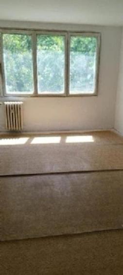 Apartament cu 3 camere semidecomandat în Berceni