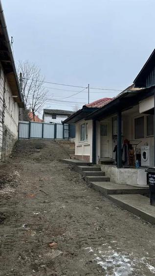 Casă individuală cu 3 camere cu Canalizare în Central