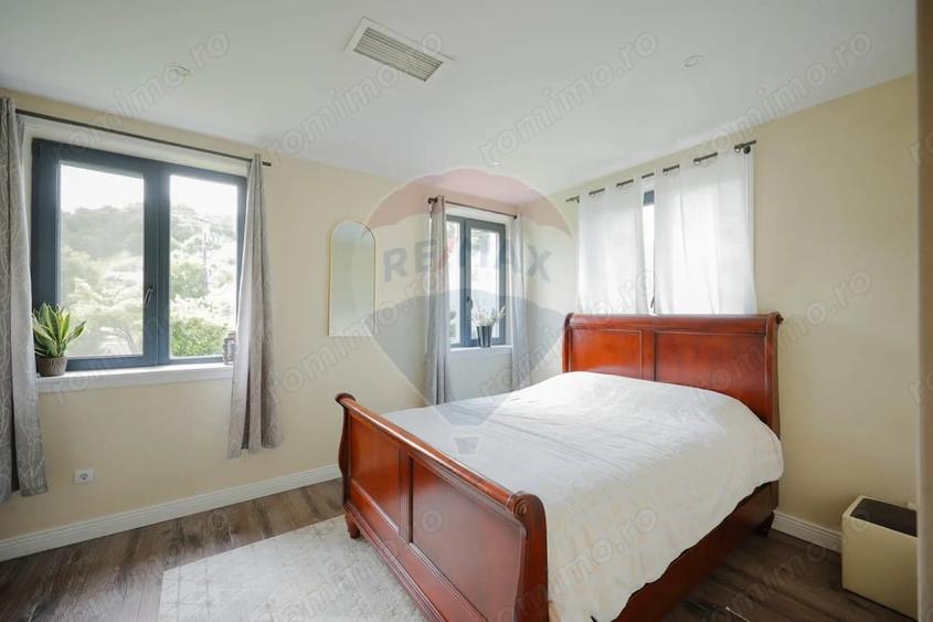 Casă cu Teren 1378 Mp în Eșelnița