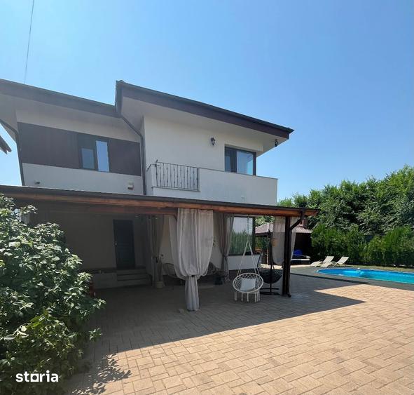 Casă cu 4 camere cu Teren 1000 Mp în Central