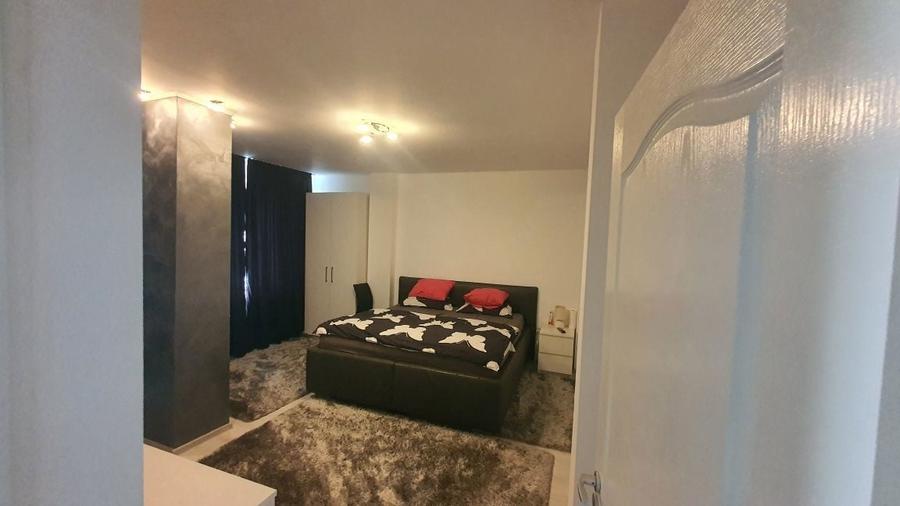 Apartament cu 4 camere decomandat în Central