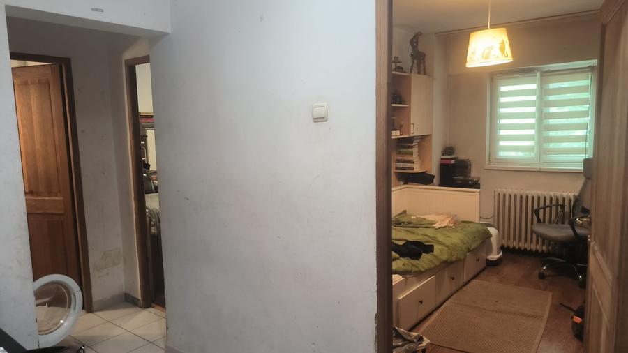 Apartament cu 3 camere decomandat în Drumul Taberei