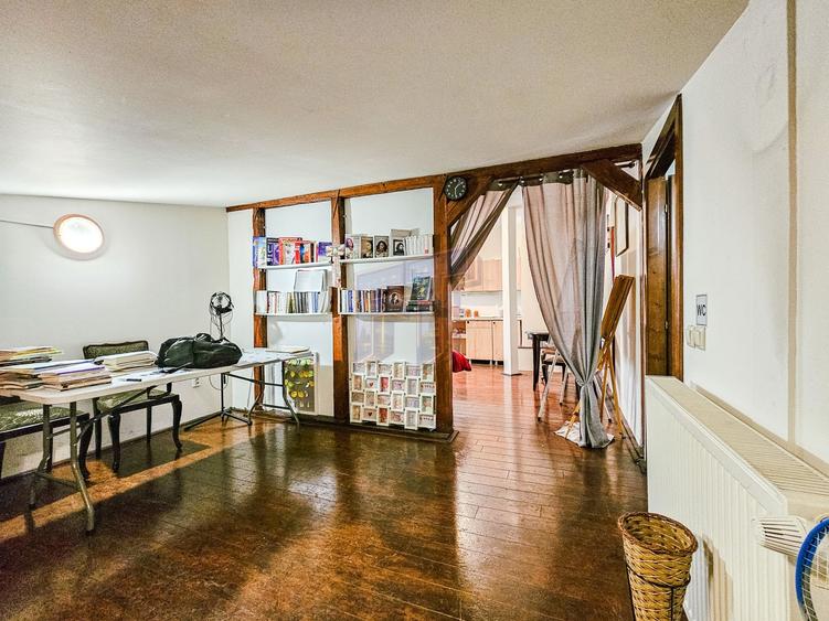 Apartament cu 3 camere decomandat, mobilat în P-ța Alba Iulia